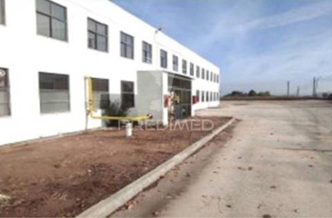 Instalação industrial de grande dimensão na zona industrial de torres novas - 12.056 m²