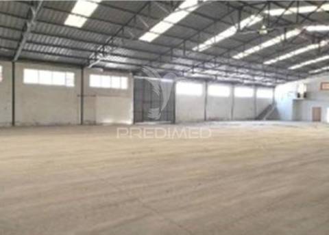 Instalação industrial de grande dimensão na zona industrial de torres novas - 12.056 m²