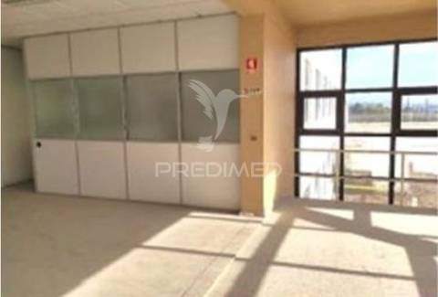 Instalação industrial de grande dimensão na zona industrial de torres novas - 12.056 m²