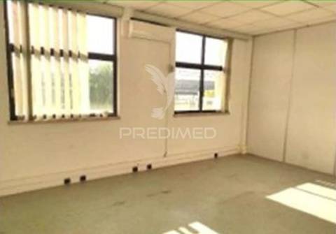 Instalação industrial de grande dimensão na zona industrial de torres novas - 12.056 m²