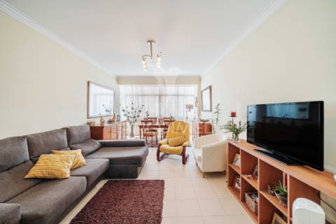 Apartamento t3 em massamá – luminosidade, conforto e localização privilegiada