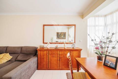 Apartamento t3 em massamá – luminosidade, conforto e localização privilegiada