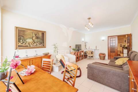 Apartamento t3 em massamá – luminosidade, conforto e localização privilegiada