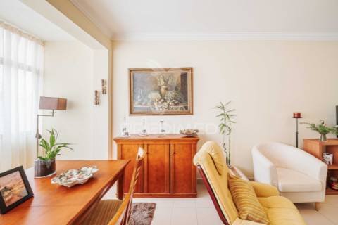 Apartamento t3 em massamá – luminosidade, conforto e localização privilegiada