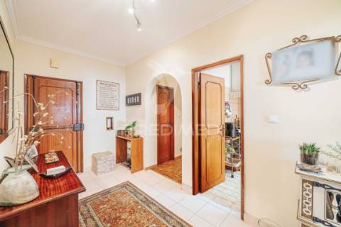 Apartamento t3 em massamá – luminosidade, conforto e localização privilegiada