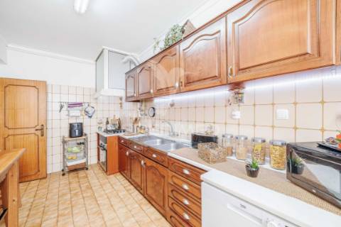 Apartamento t3 em massamá – luminosidade, conforto e localização privilegiada