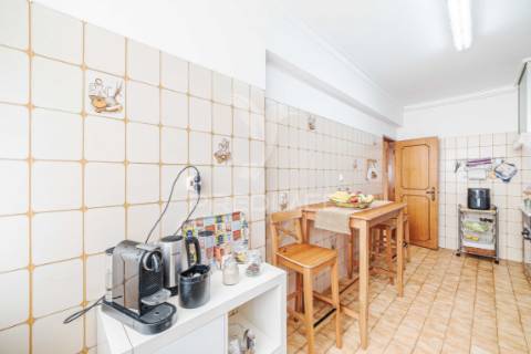 Apartamento t3 em massamá – luminosidade, conforto e localização privilegiada