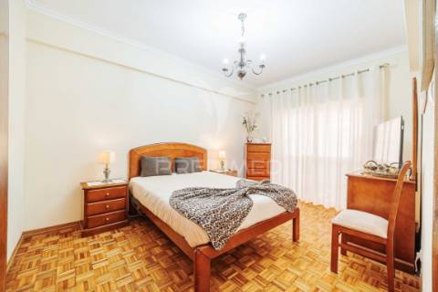 Apartamento t3 em massamá – luminosidade, conforto e localização privilegiada