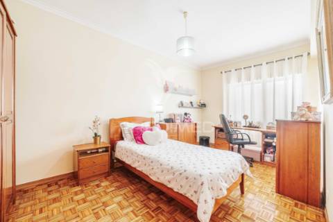 Apartamento t3 em massamá – luminosidade, conforto e localização privilegiada