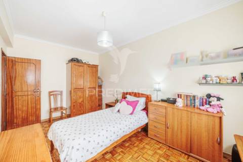 Apartamento t3 em massamá – luminosidade, conforto e localização privilegiada