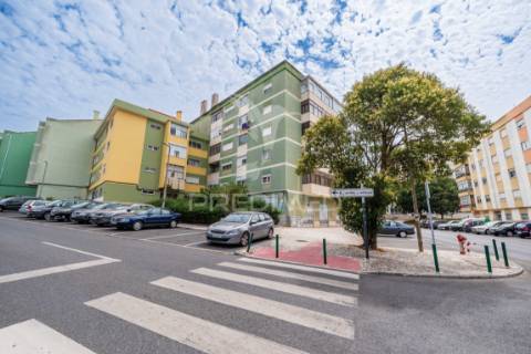Apartamento t3 em massamá – luminosidade, conforto e localização privilegiada