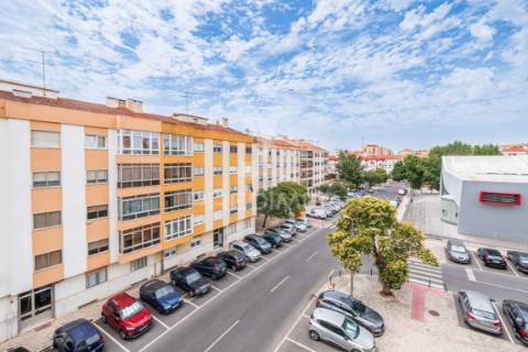 Apartamento t3 em massamá – luminosidade, conforto e localização privilegiada