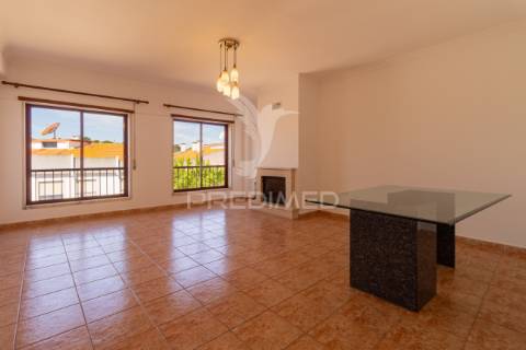 Apartamento t3 duplex para arrendamento na charneca da caparica
