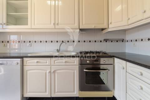 Apartamento t3 duplex para arrendamento na charneca da caparica