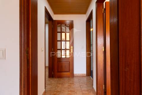 Apartamento t3 duplex para arrendamento na charneca da caparica