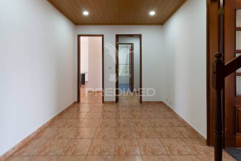 Apartamento t3 duplex para arrendamento na charneca da caparica