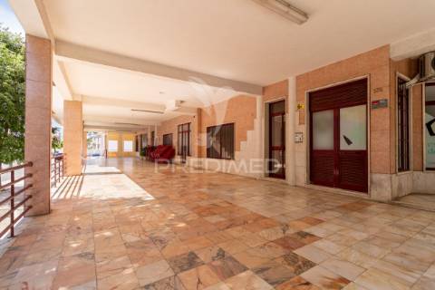 Apartamento t3 duplex para arrendamento na charneca da caparica