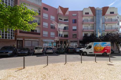 Apartamento t3 duplex para arrendamento na charneca da caparica