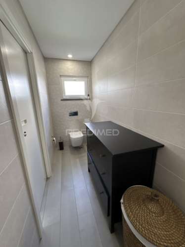 Moradia t4 térrea com piscina de água salgada em fernão ferro