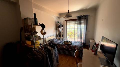 Apartamento t4 com garagem para 2 carros, arrecadação e 3 varandas a 5 minutos da estação
