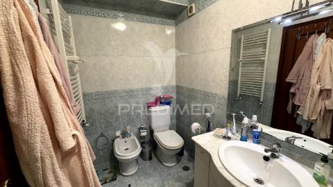 Apartamento t4 com garagem para 2 carros, arrecadação e 3 varandas a 5 minutos da estação