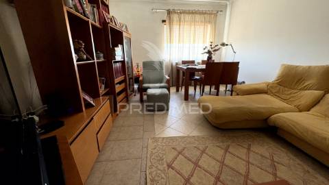 Apartamento t4 com garagem para 2 carros, arrecadação e 3 varandas a 5 minutos da estação
