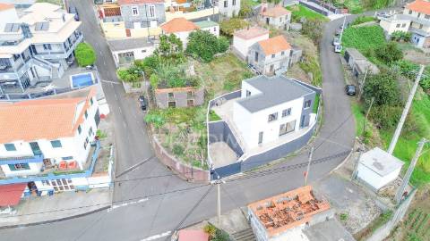Vendo motradia para recuperar no estreito da calheta