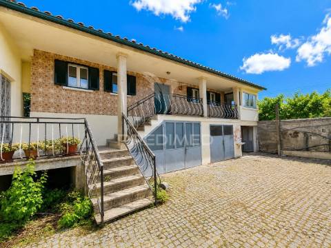 Moradia t5+1 em codeceda, vila verde (braga)