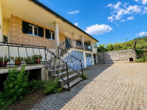 Moradia t5+1 em codeceda, vila verde (braga)