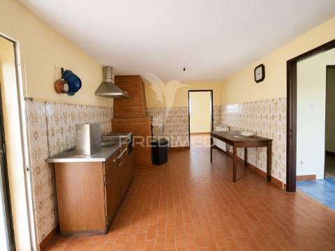 Moradia t5+1 em codeceda, vila verde (braga)