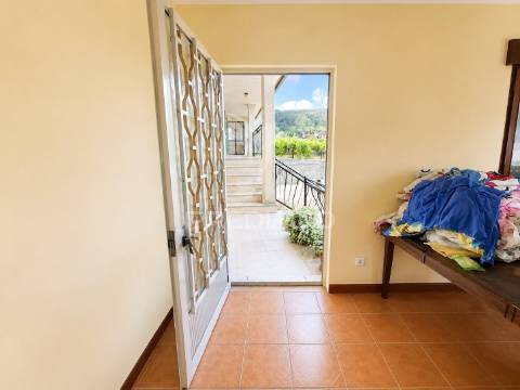 Moradia t5+1 em codeceda, vila verde (braga)