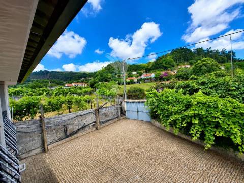 Moradia t5+1 em codeceda, vila verde (braga)