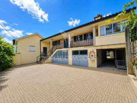 Moradia t5+1 em codeceda, vila verde (braga)