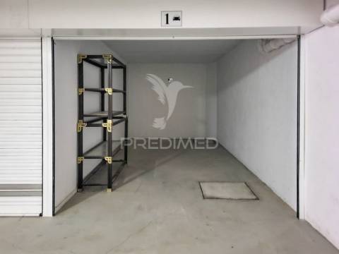 Garagem fechada (box), em évora