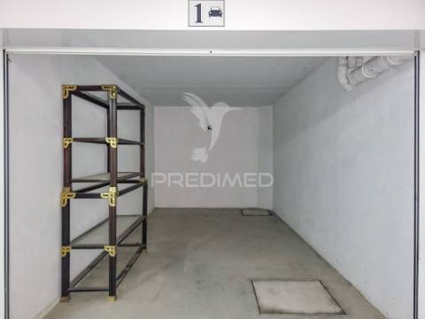 Garagem fechada (box), em évora