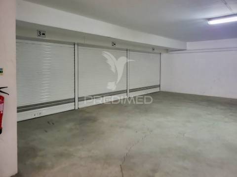 Garagem fechada (box), em évora
