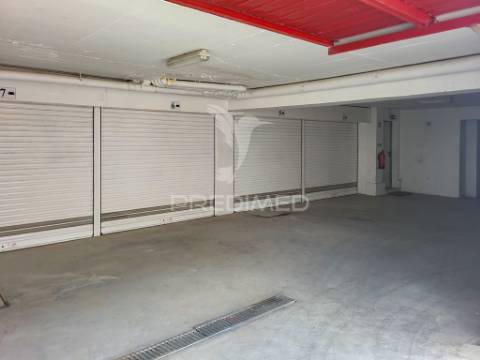 Garagem fechada (box), em évora