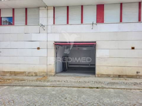 Garagem fechada (box), em évora