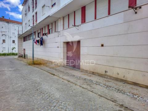 Garagem fechada (box), em évora