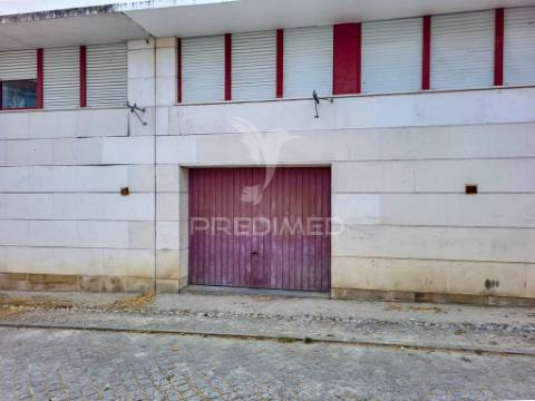 Garagem fechada (box), em évora