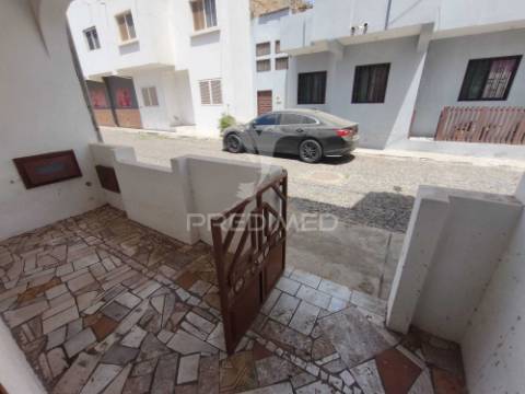 Moradia t7 com 2 apartamentos t0 a 50 metros da praia | santa maria, ilha do sal