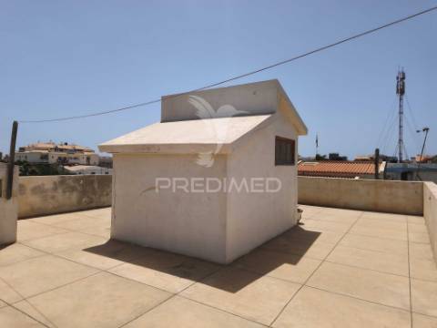 Moradia t7 com 2 apartamentos t0 a 50 metros da praia | santa maria, ilha do sal