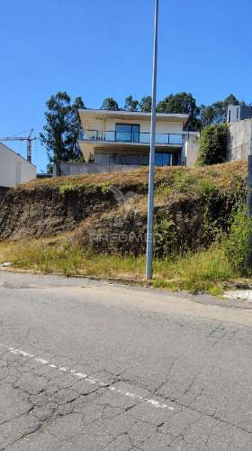 Terreno com 366 m² | excelente exposição solar | vistas panorâmicas