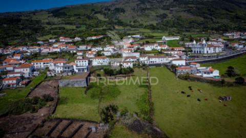 Terreno para venda no centro de são mateus — ilha do pico