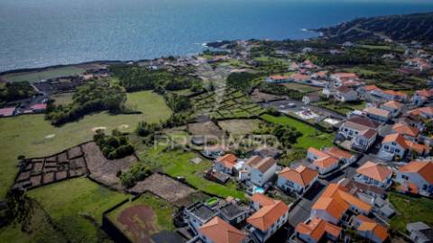 Terreno para venda no centro de são mateus — ilha do pico