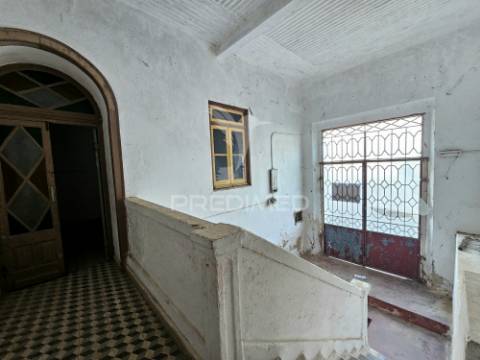 Edifício para reabilitação com projeto desenvolvido no centro de castro verde