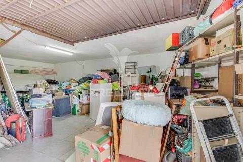 Garagem com 45 m² e 3 lugares de estacionamento