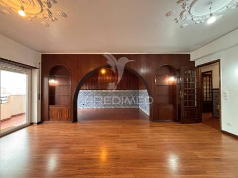 Apartamento t3 central para arrendamento
