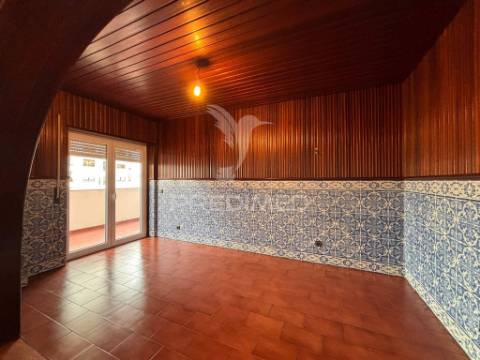 Apartamento t3 central para arrendamento