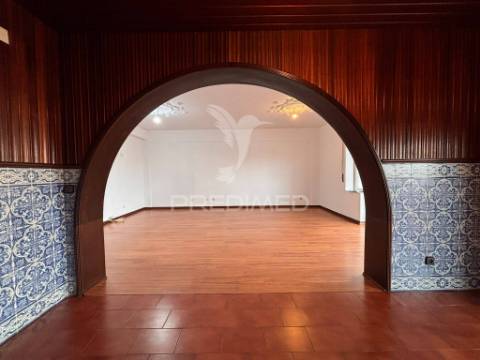 Apartamento t3 central para arrendamento